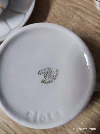 Juego de café antiguo. A recoger