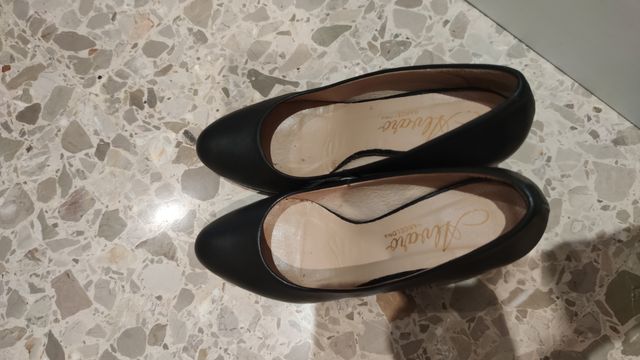 zapatos salón de piel