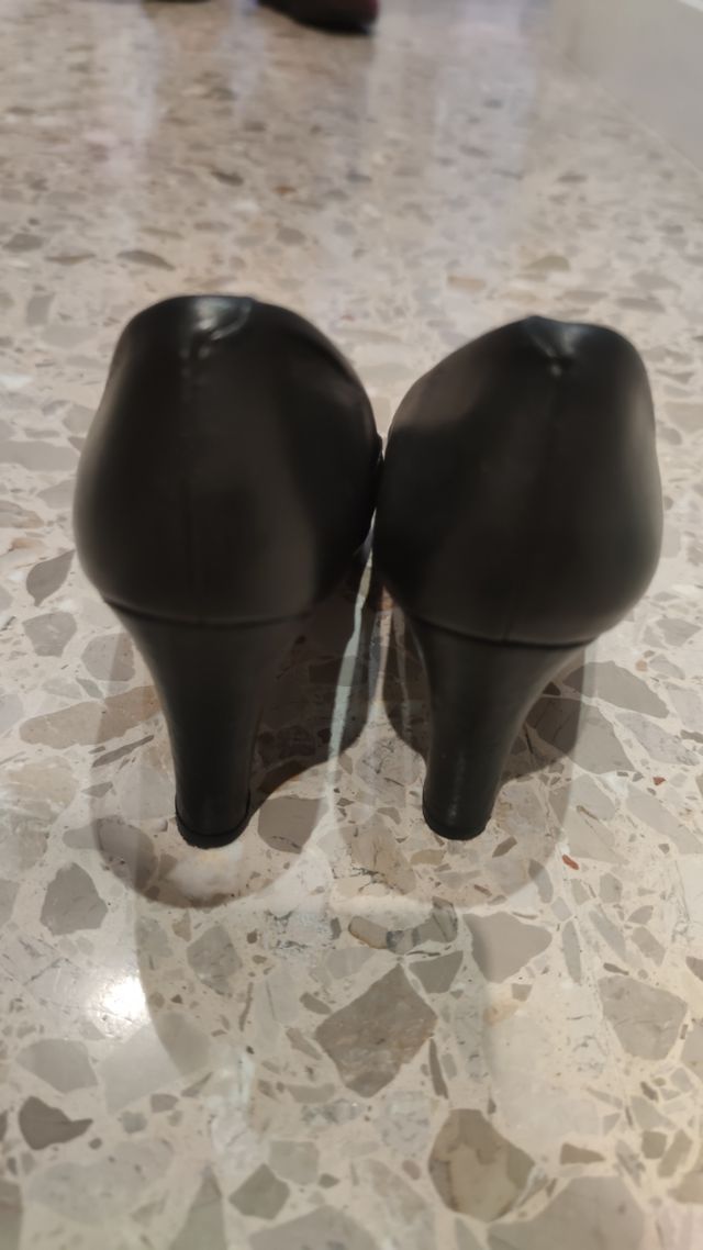 zapatos salón de piel