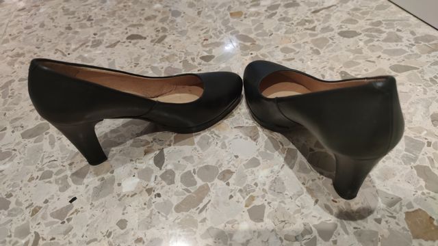 zapatos salón de piel