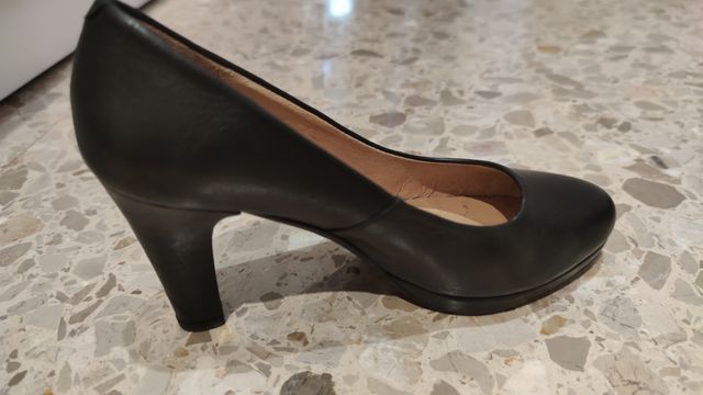 zapatos salón de piel