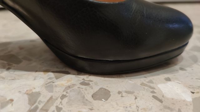 zapatos salón de piel