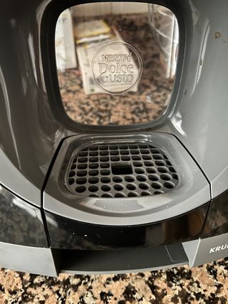 Cafetera Dolce Gusto krups y porta capsulas 