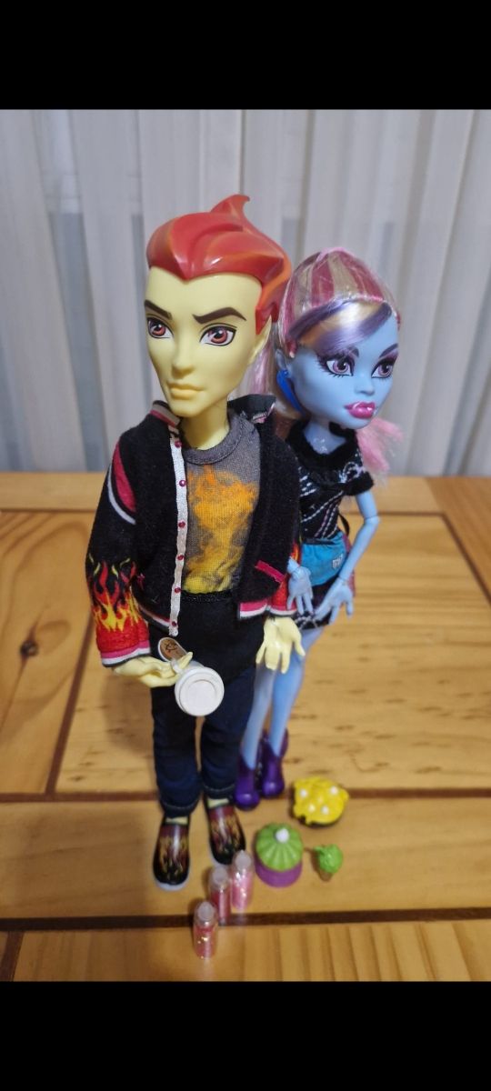 MONSTER HIGH HEATH BUMS Y ABBY ABOMINABLE