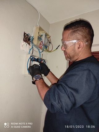 Electricista con Carnet Intalador