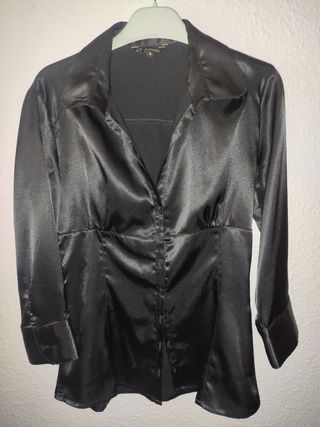 Blusa satinada negra Stradivarius