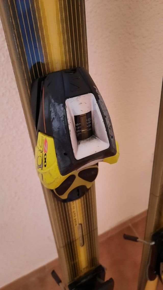 Skis Rossignol con fijaciones