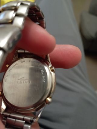 Lotus reloj chapado en oro 