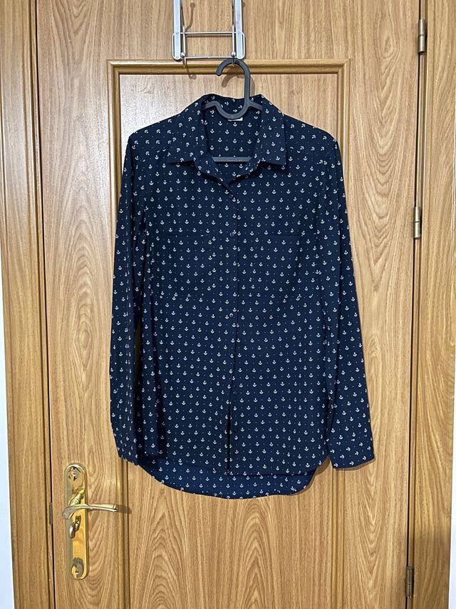 Camisa azul marino anclas