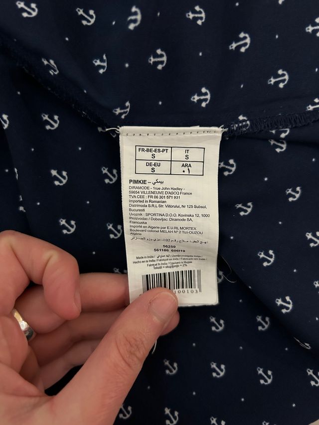 Camisa azul marino anclas