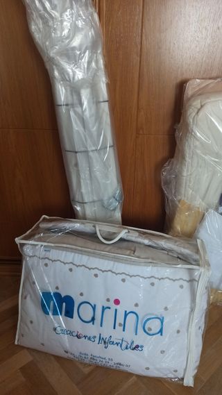 Minicuna marca MICUNA + colchón especial.