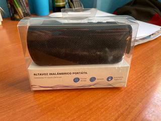 Altavoz inalámbrico portátil 