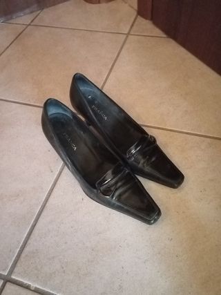 scarpe eleganti nere con il tacco e comode