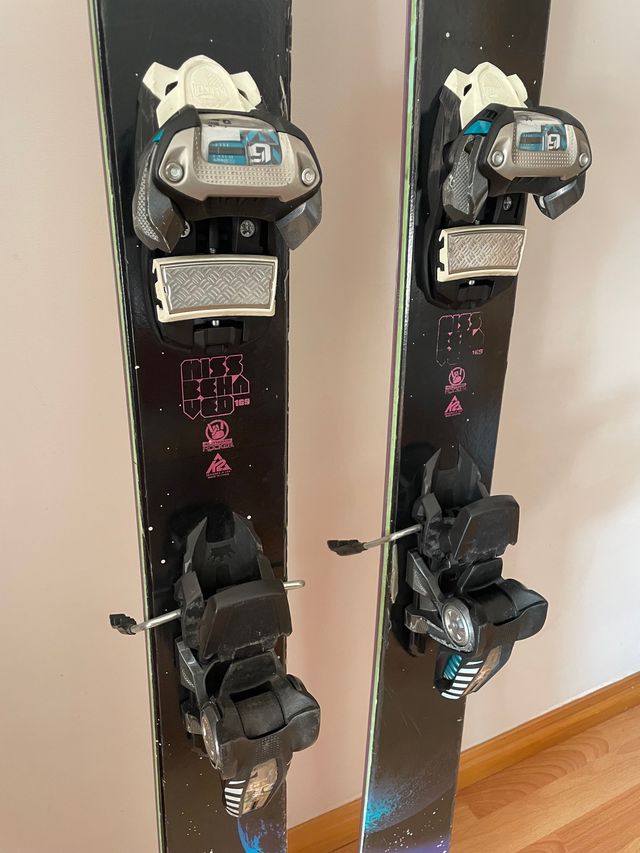 Esquís K2 con fijaciones Marker