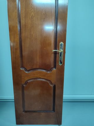 puerta marrón nogal semi nueva