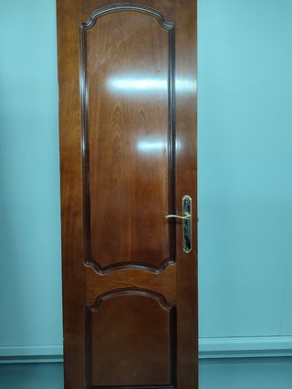 puerta marrón nogal semi nueva