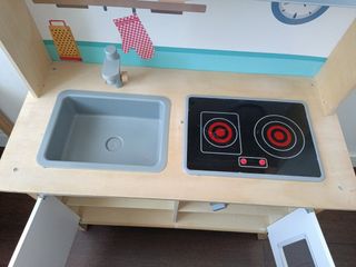 cocinita  niños,con bote de comida de plástico.