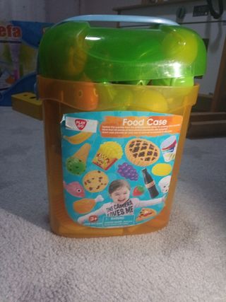 cocinita  niños,con bote de comida de plástico.