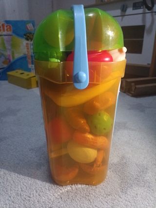 cocinita  niños,con bote de comida de plástico.