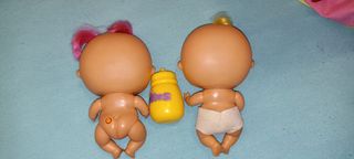 dos muñecos bellies. Yumi Yummy y Pinkytwinky. Mar