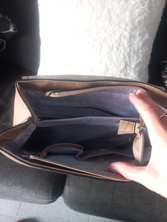 Mochila nueva. marrón claro.