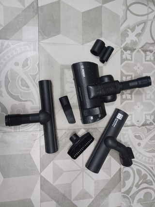 Aspirador sin bolsa BOSCH negro