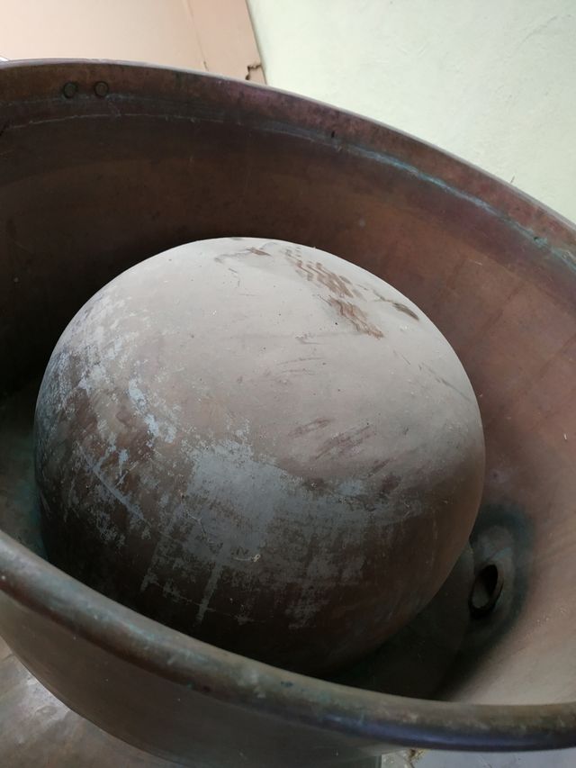 Antigua alquitara con cuatro asas