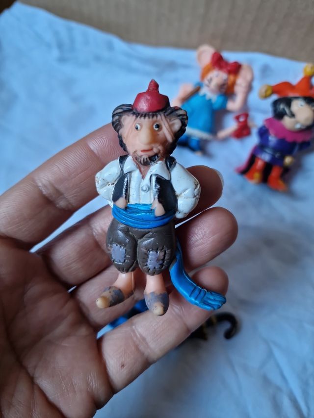 Figuras de la serie de televisión cuentos clásicos