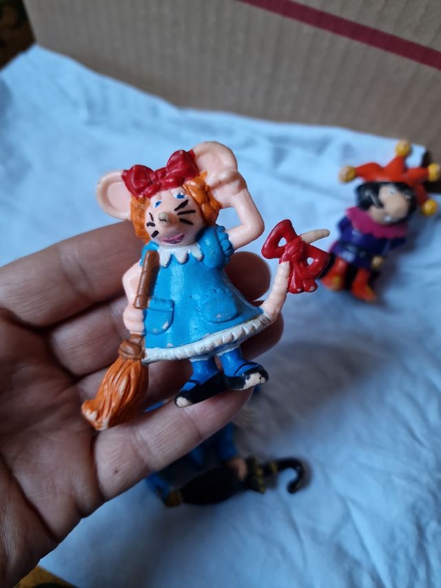 Figuras de la serie de televisión cuentos clásicos