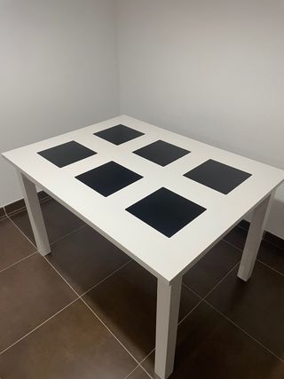 Mesa de comedor blanca