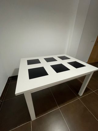 Mesa de comedor blanca
