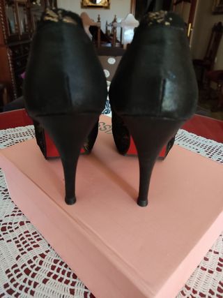Zapato tacón de encaje sin estrenar
