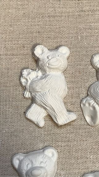 Sette orsetti di gesso profumati