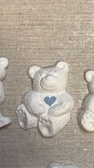 Sette orsetti di gesso profumati