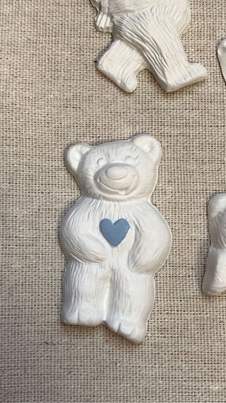 Sette orsetti di gesso profumati