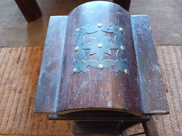 mueble torre en madera para almacenar CD,s