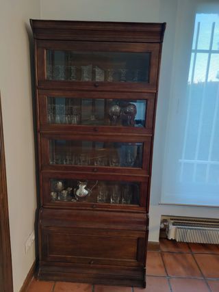 Vitrina madera y cristal