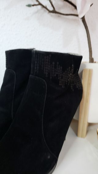 BOTINES TACÓN FINO STRASS