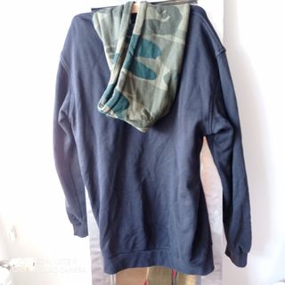 Sudadera azul Adidas con capucha. Talla M
