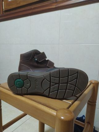 Botines Gorila piel talla 35.