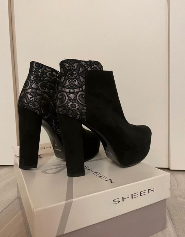 Tacchi neri floreali