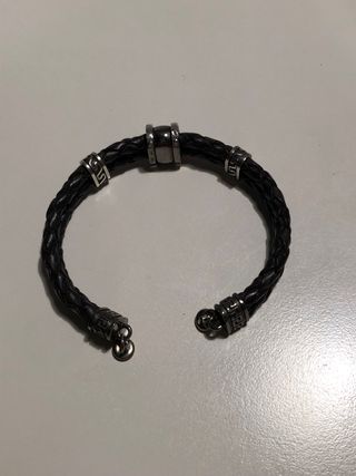 Pulsera de cuero con imán