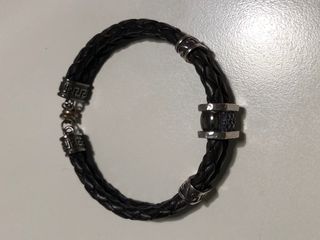 Pulsera de cuero con imán