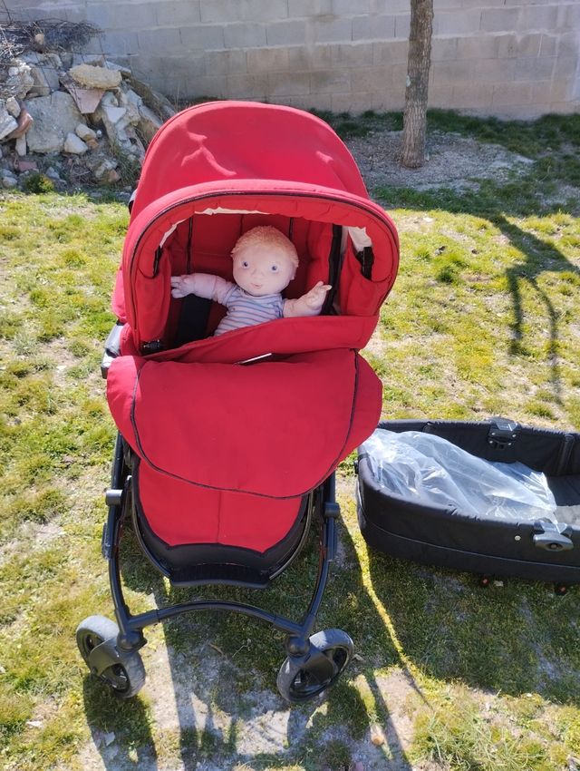 carrito de bebé rojo