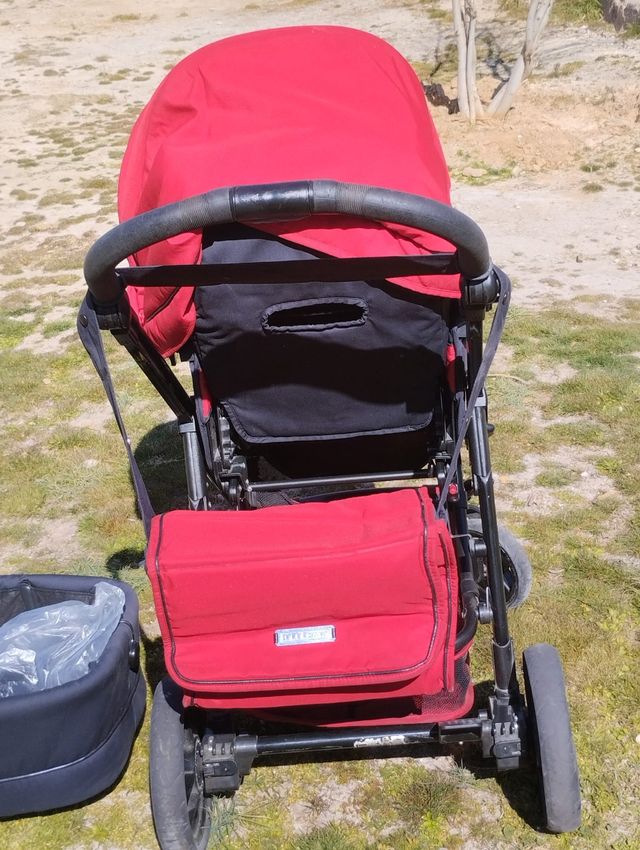 carrito de bebé rojo