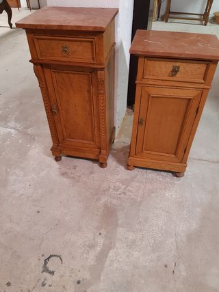 due comodini antichi