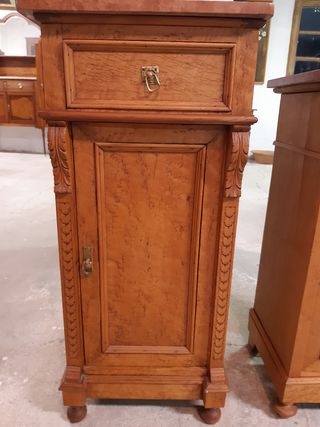 due comodini antichi