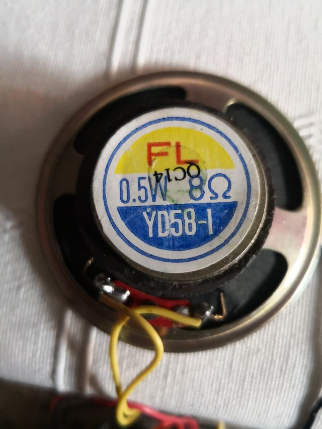 Circuito amplificador con micro y altavoz de 0'5 W