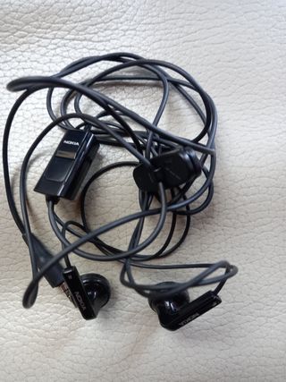 Manos libres cableados