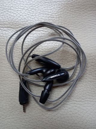 Manos libres cableados